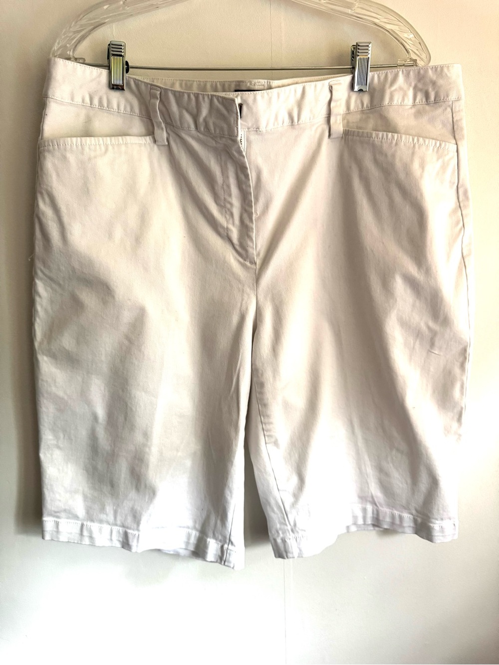 Lands’ End Women’s White Stretch Bermuda Shorts
